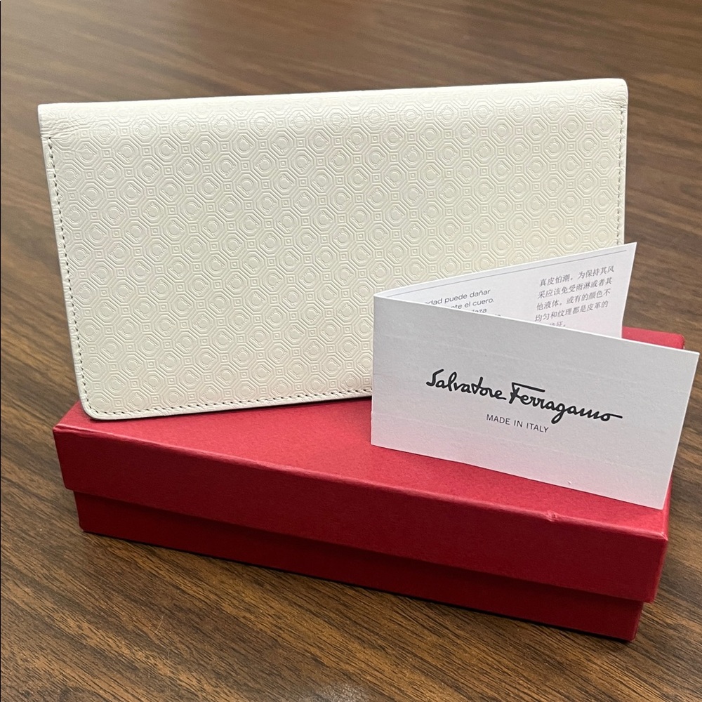 Salvatore Ferragamo White Embossed Leather Card Holder